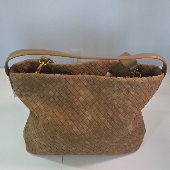 Elegant Tan Woven Shoulder Bag - Picture 3 of 7